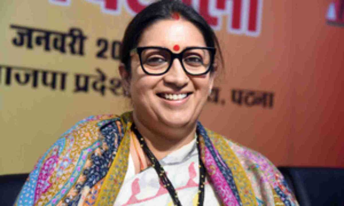 स्मृति ईरानी ने इशारों-इशारों में नीतीश कुमार पर कसा तंज